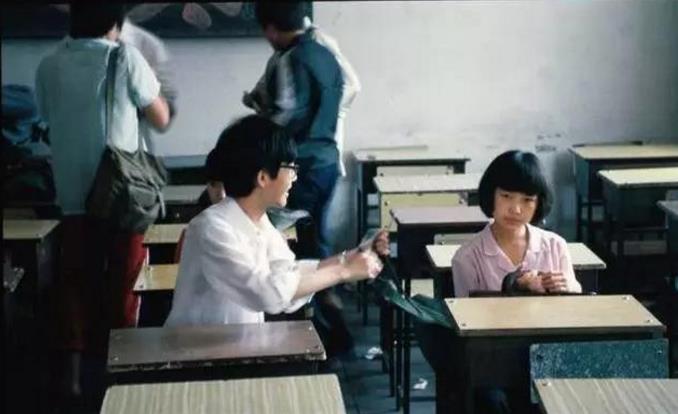 80年代学生校服照片,学生时代老照片恋爱