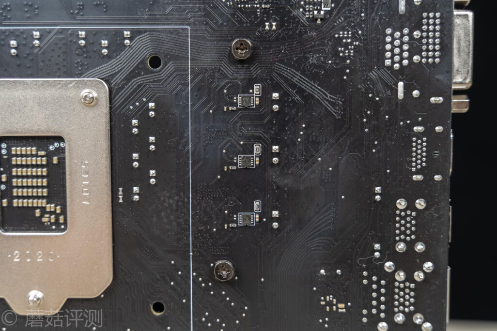 不以电感数量，论供电能力好坏、微星B460M火箭炮主板评测