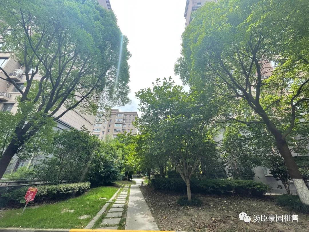 张江汤臣豪园四期新挂牌109㎡大两房一套，精装修诚意出售