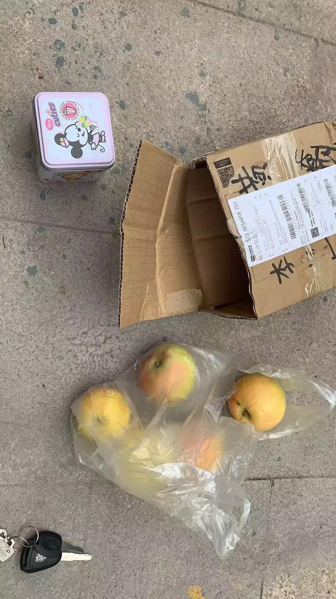 不是段子！山东小伙网购二手苹果手表，却收到4个苹果+一块表？？？