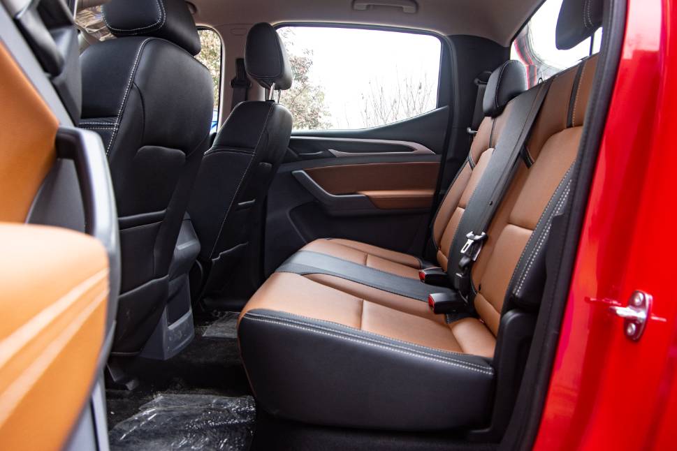 上汽大通t70四驱越野测试,试驾上汽大通g50舒适性