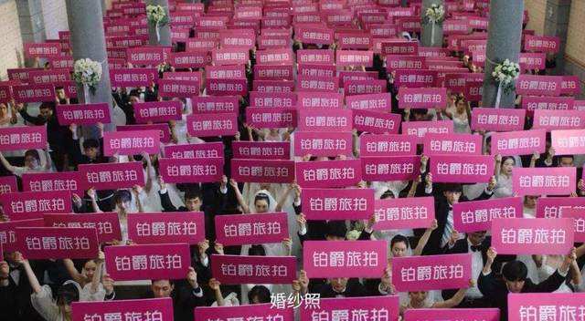 “骂吧，铂爵旅拍咆哮体广告是我做的，我给它打200分”