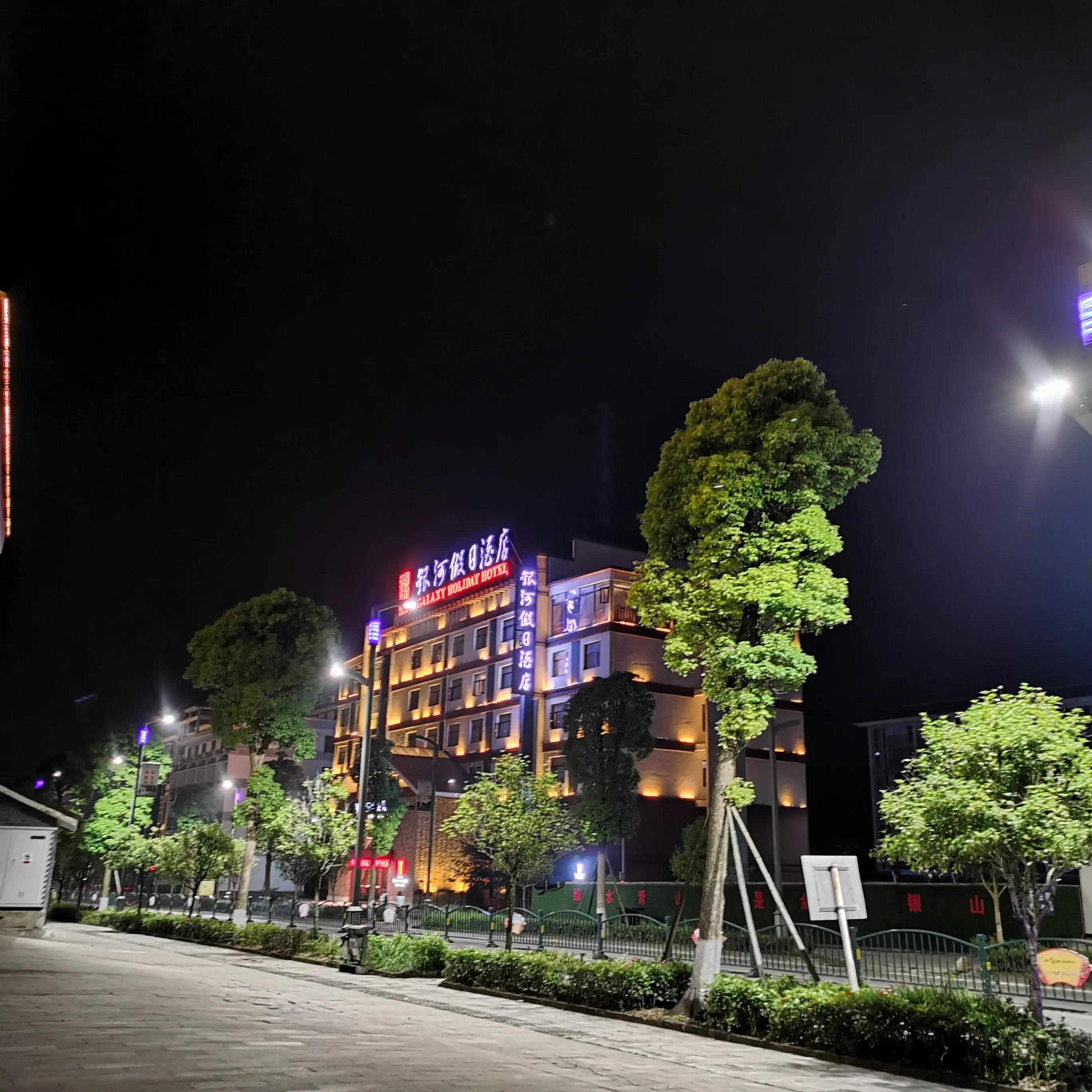 向南方和向北方,登上山顶看美景贵州黄果树瀑布