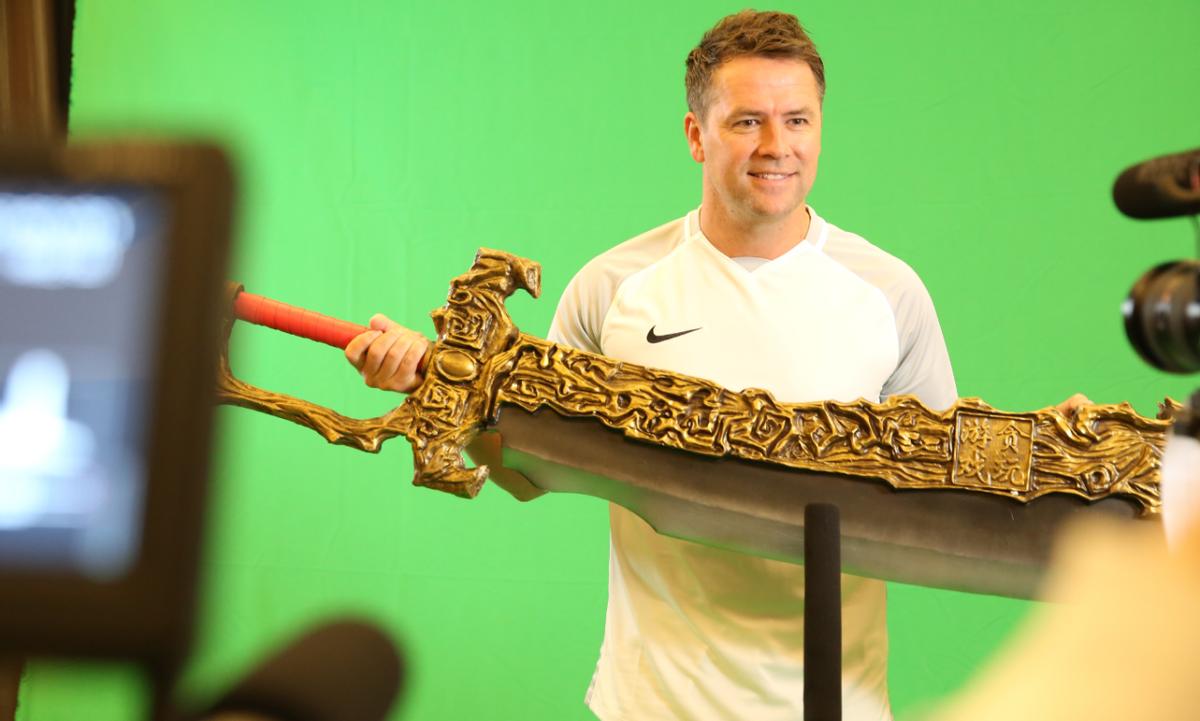 足坛“淫贼”费莱尼：跟鲁尼表妹幽会，为了追巴神前女友不顾脸面