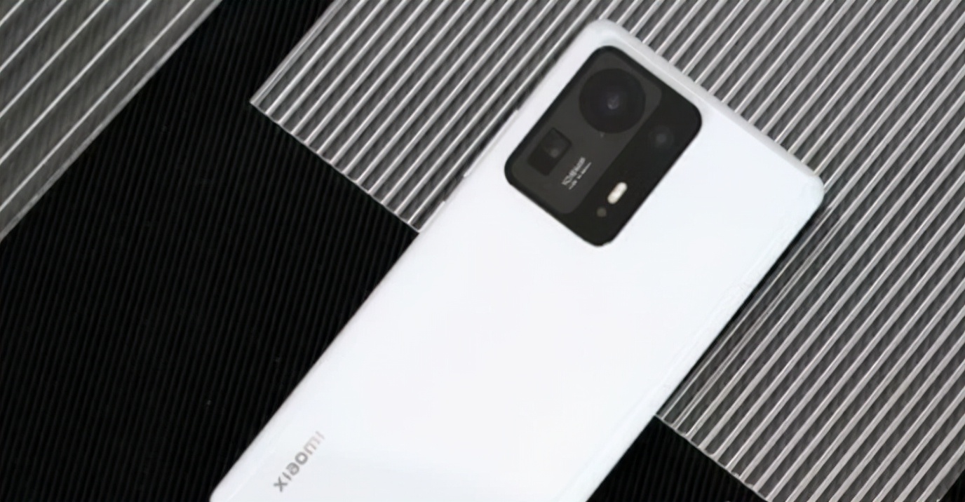 iqoo和荣耀手机对比谁更耐用,荣耀手机和iqoo手机哪款比较好