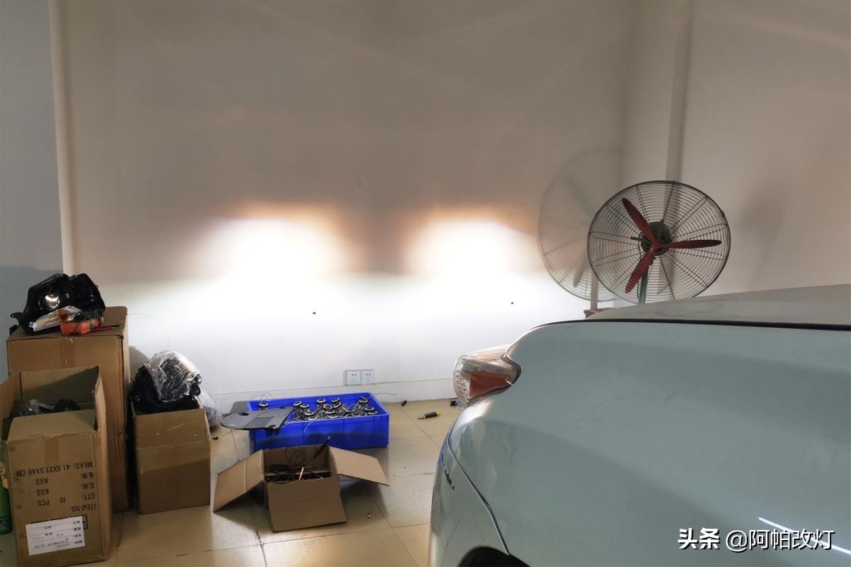 汉兰达改原厂led车灯,09款汉兰达双光透镜泪眼日行灯