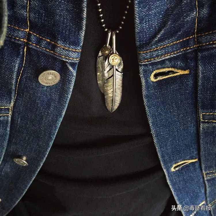 简约的首饰往往是穿搭的必杀技,首饰穿搭