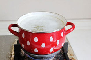 绿豆汤是红色解暑还是绿色解暑,绿豆汤真的是解暑神器