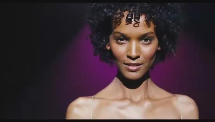 维密超模华莉丝：从底层黑人到顶级名模，远没有你想的那么简单