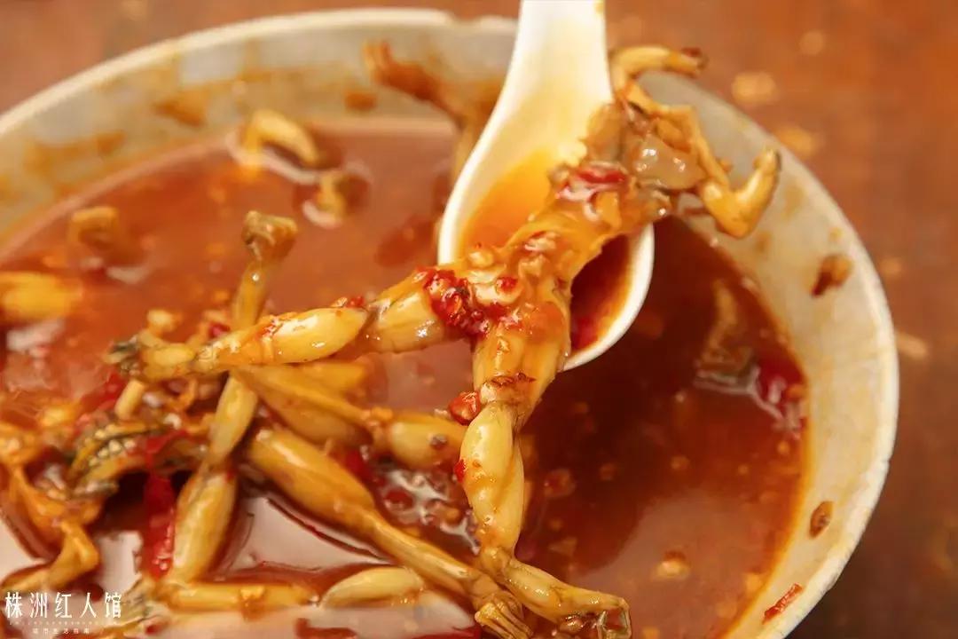 无言的年轮,嘴角的油渍,忆不尽的是陈旧时光。