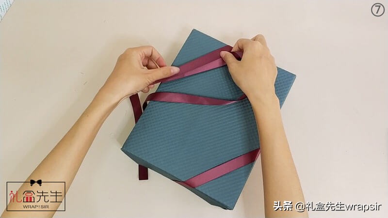 绑礼物蝴蝶结,绑礼物的蝴蝶结带子教程