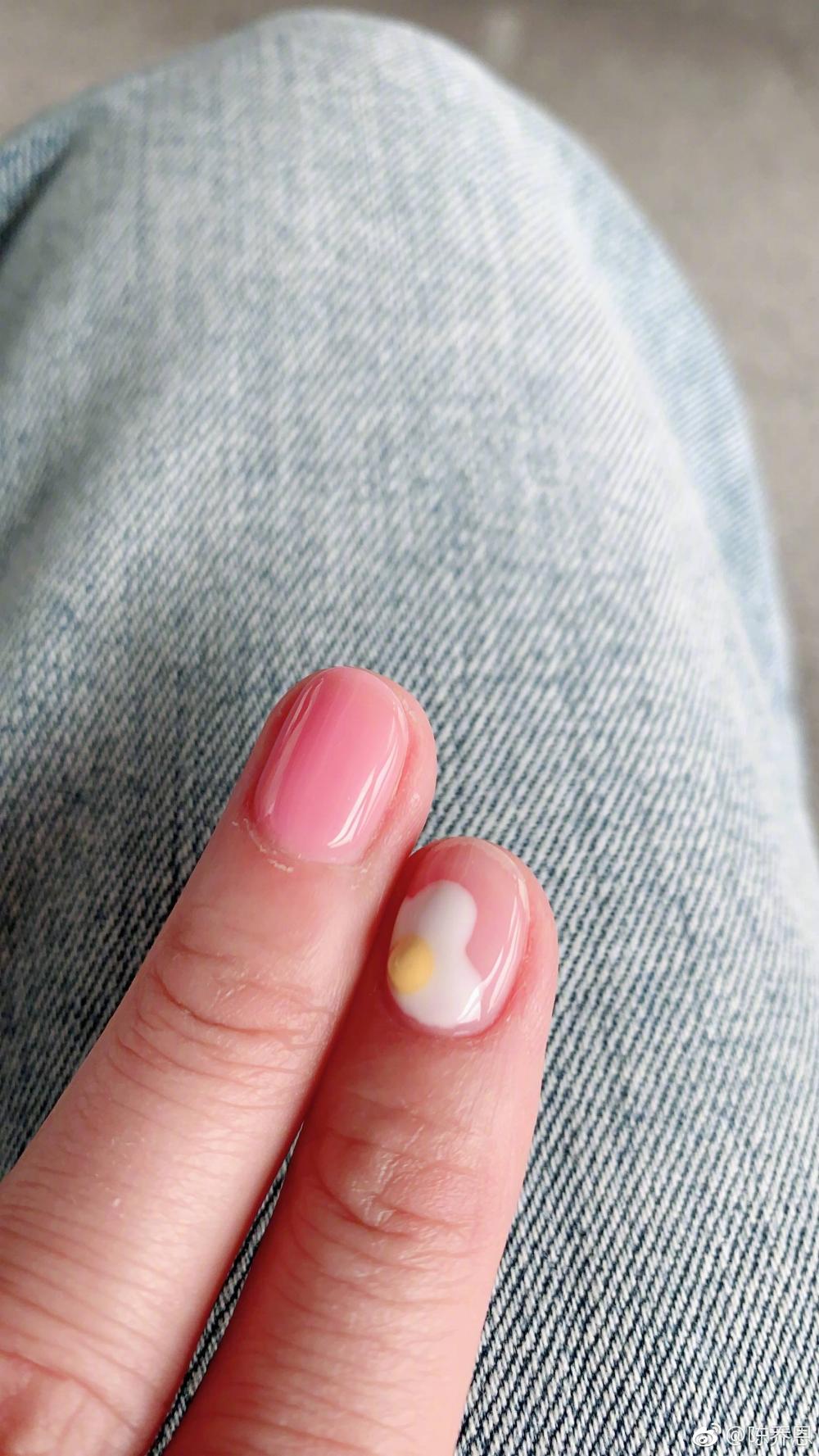 陈乔恩晒旧照感慨狂吃不胖,陈乔恩晒美照少女感十足