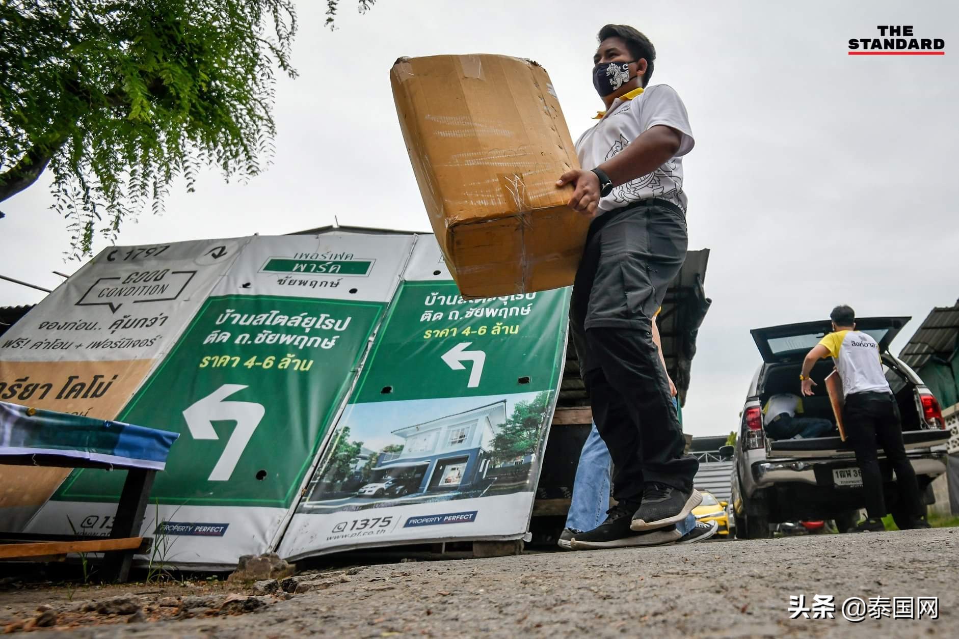 被解雇一家5口飘零生活泰国公交售票员终于有了新家