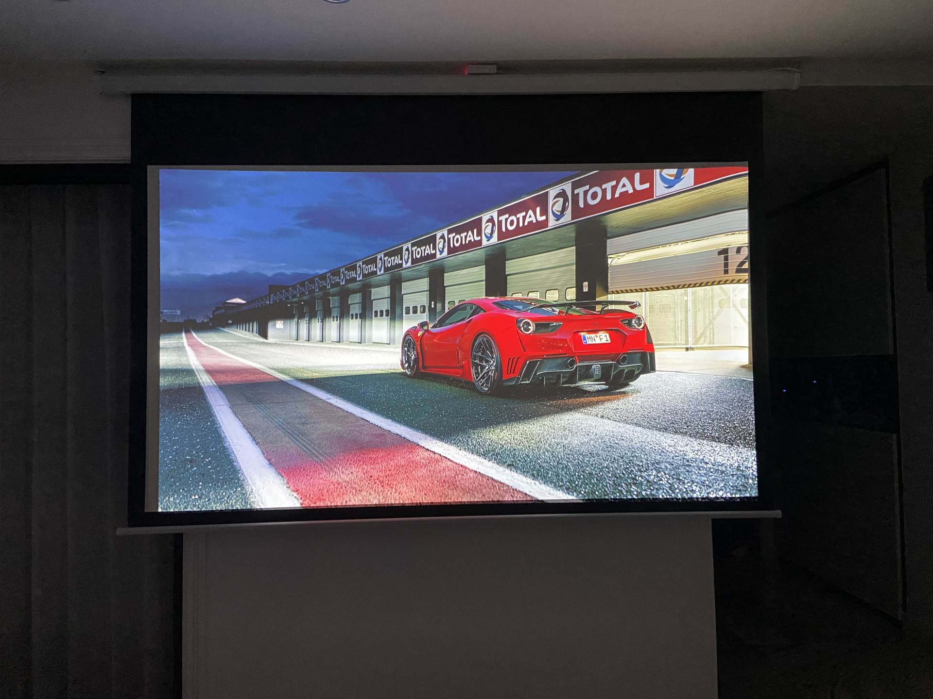 4k智能投影仪,智能4k声控投影仪