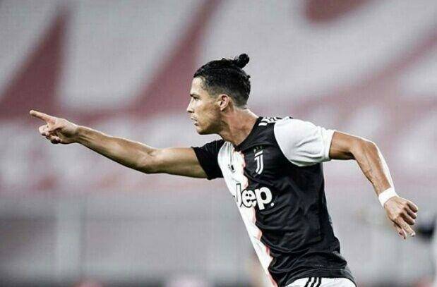 历史第一人罗球王,梅西c罗十大任意球