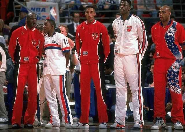 30年从按扣大LOGO变成拉链帽衫NBA出场服老的更霸气新的更舒适