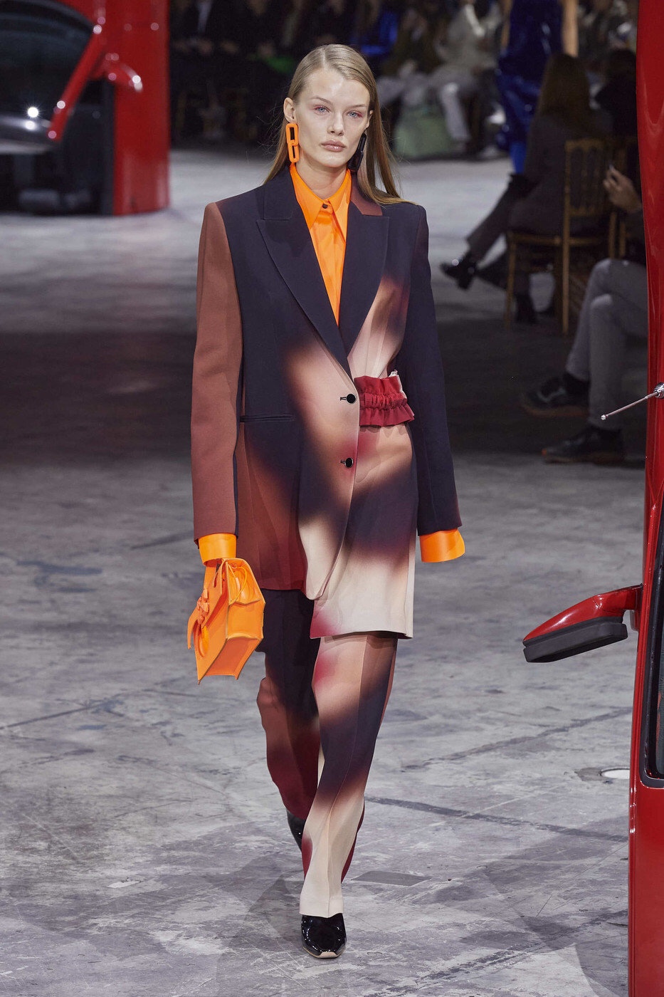 19岁展现不一样的美，俄罗斯模特KrisGrikaite，玩转花样造型