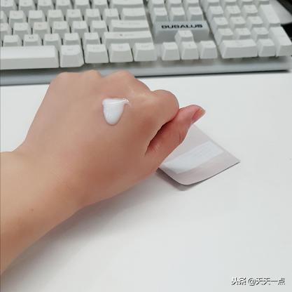 为什么换季皮肤老是起皮,为什么一换季皮肤就干