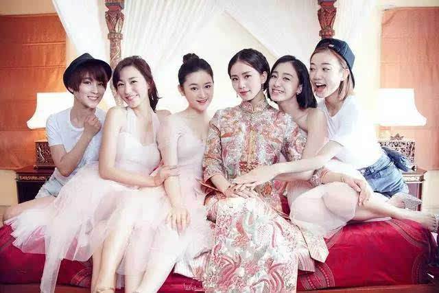 伴娘打扮得漂亮,伴娘应该怎么打扮