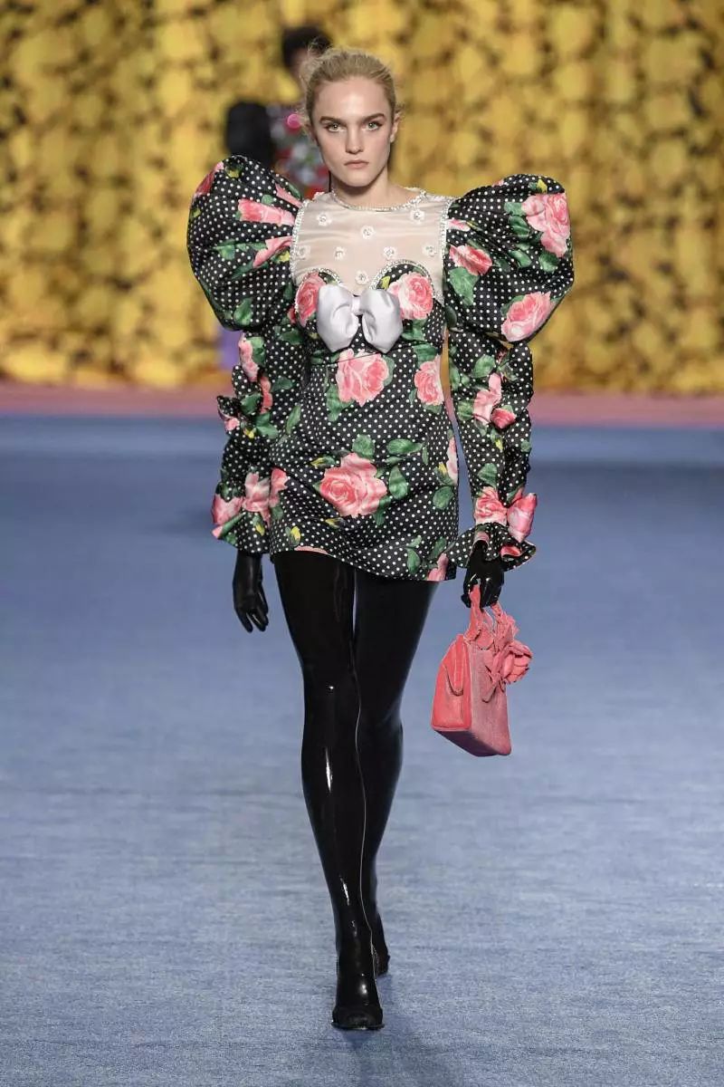 波司登羽绒时装周,波司登伦敦时装周中国红