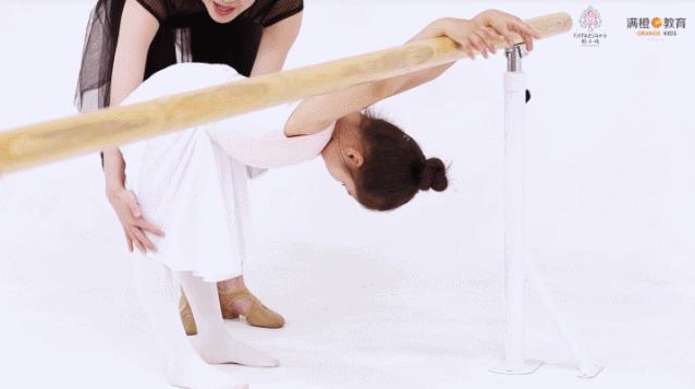 学芭蕾能纠正驼背吗,芭蕾形体训练要下腰吗