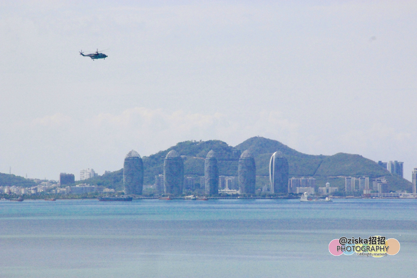 杨紫给李现分享旅游景点,现实生活中李现和杨紫到三亚旅游