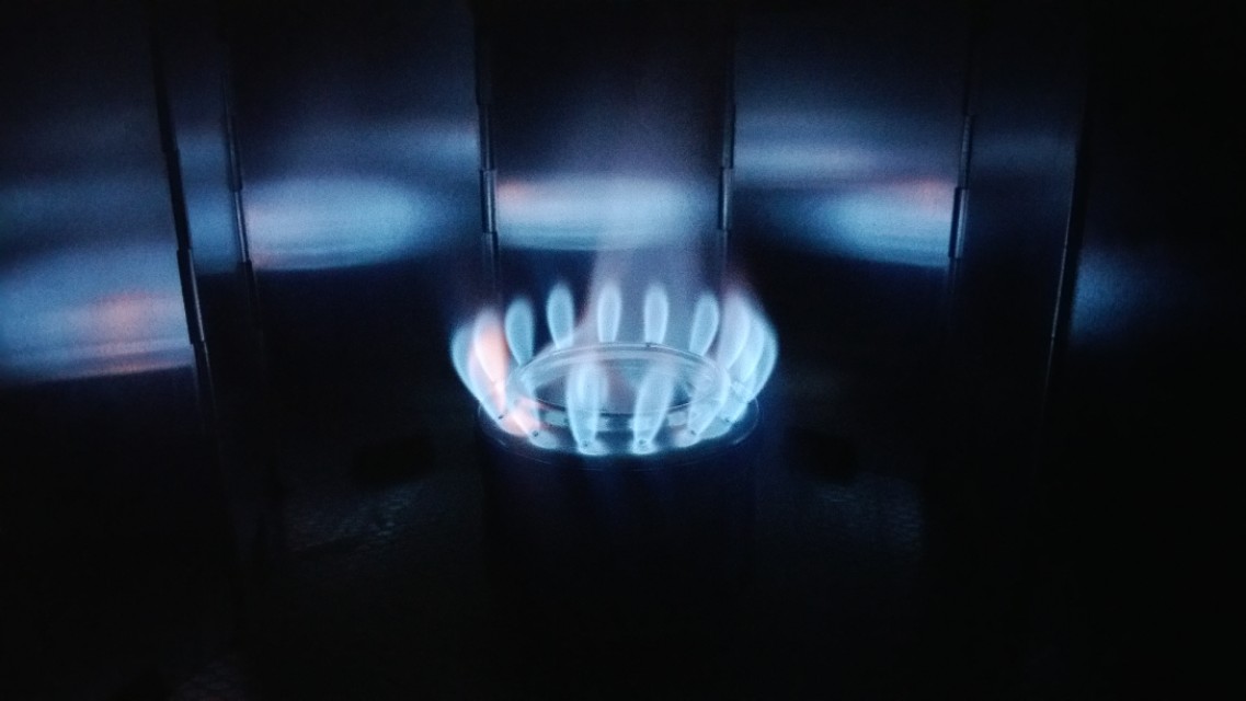 两个易拉罐做酒精炉方法,三个易拉罐自制酒精炉教程