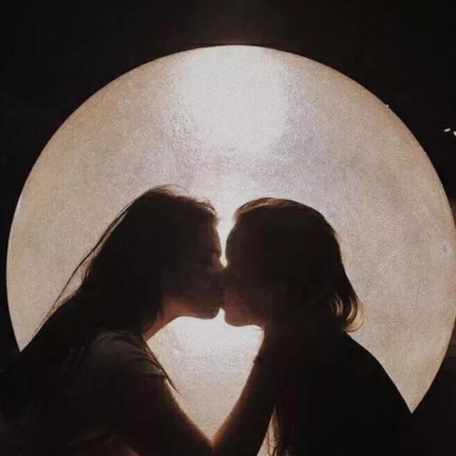 静静子C位出道“我爱死这帮娘们儿了”|女性友谊的意义