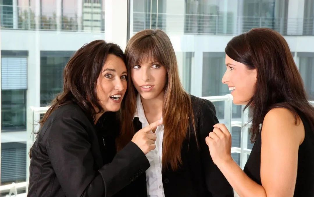 怎么面对同事对你的指责,同事对你的调侃怎么处理