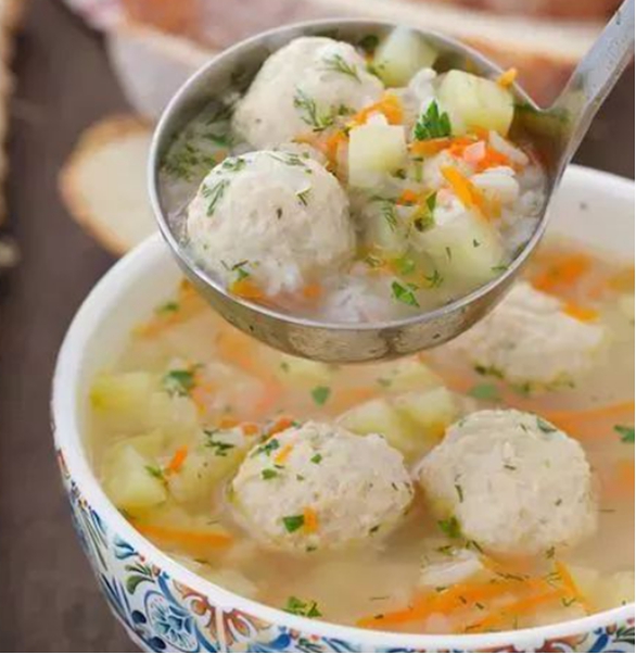 严选美食：冬瓜素丸汤，黑木耳炒冬笋，芹菜炒杏鲍菇，黄喉毛肚