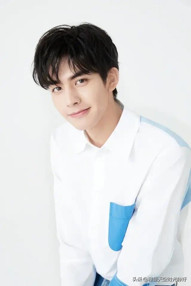 谁的笑容最治愈男明星,有没有治愈系笑容的男明星