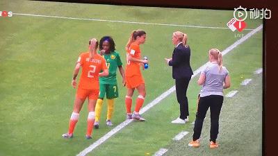 世界杯比赛罢赛,中国足球队员对裁判吐口水