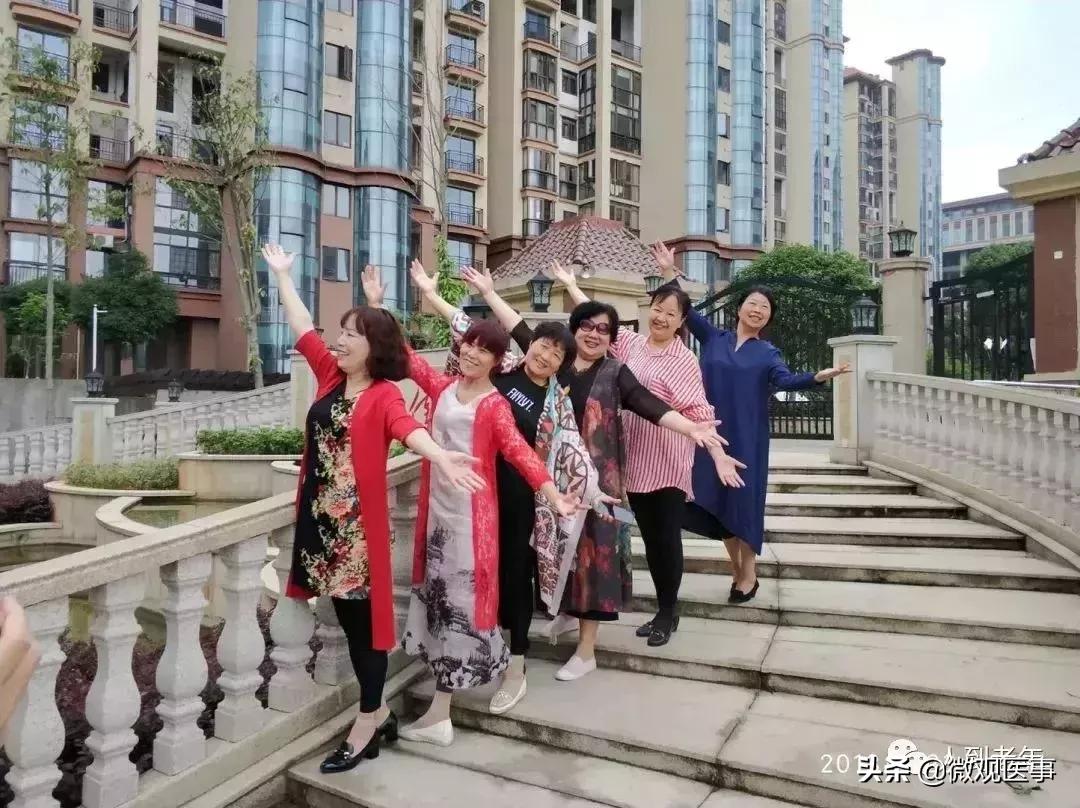 涓浗澶у澶栧嚭鏃呮父鎷嶇収鍔ㄤ綔鍚堥泦,澶у鏃呮父濮垮娍