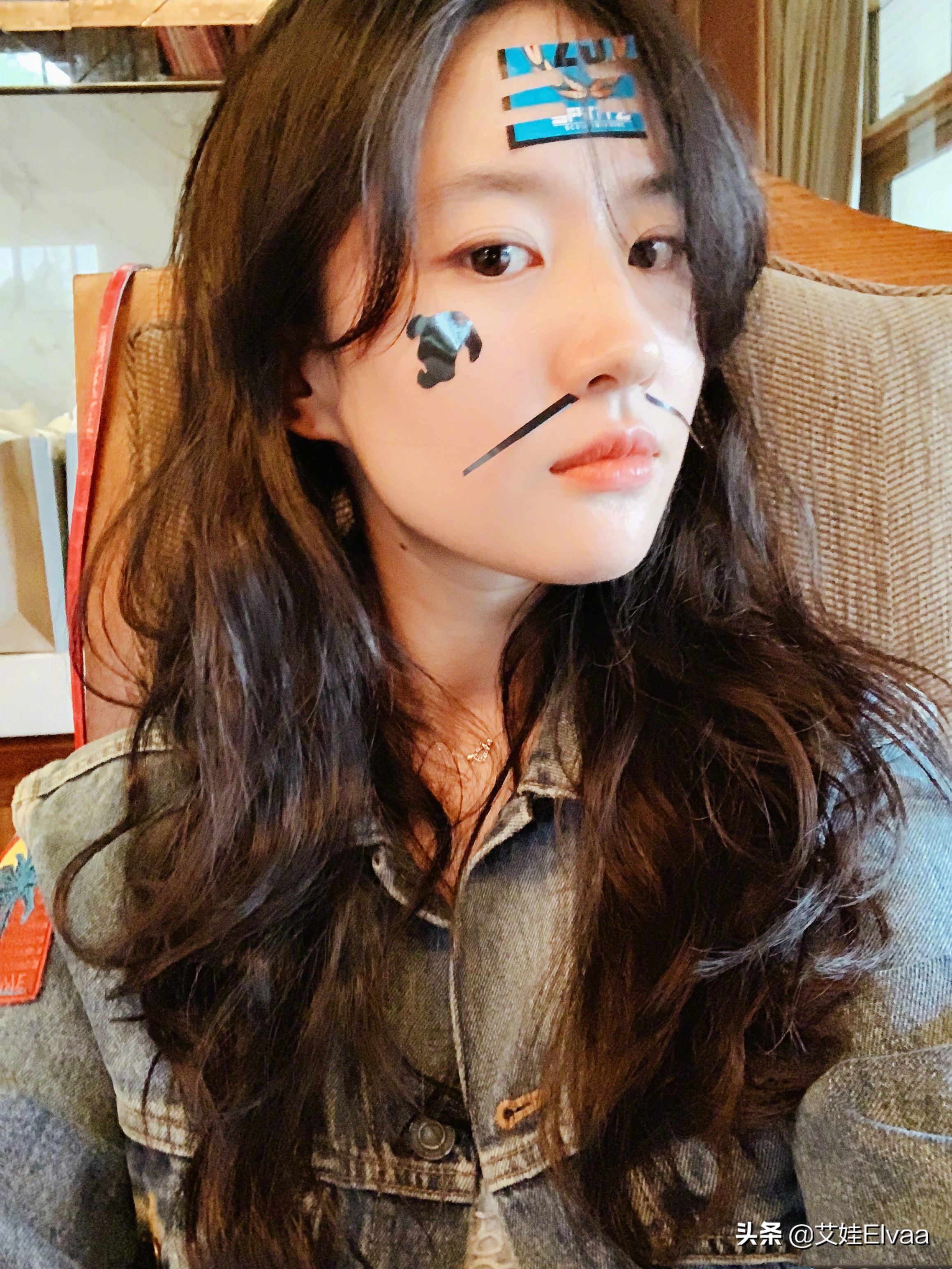 刘亦菲*服私**真是豪气，2万8包包配8700真丝围巾，光帽子我也买不起