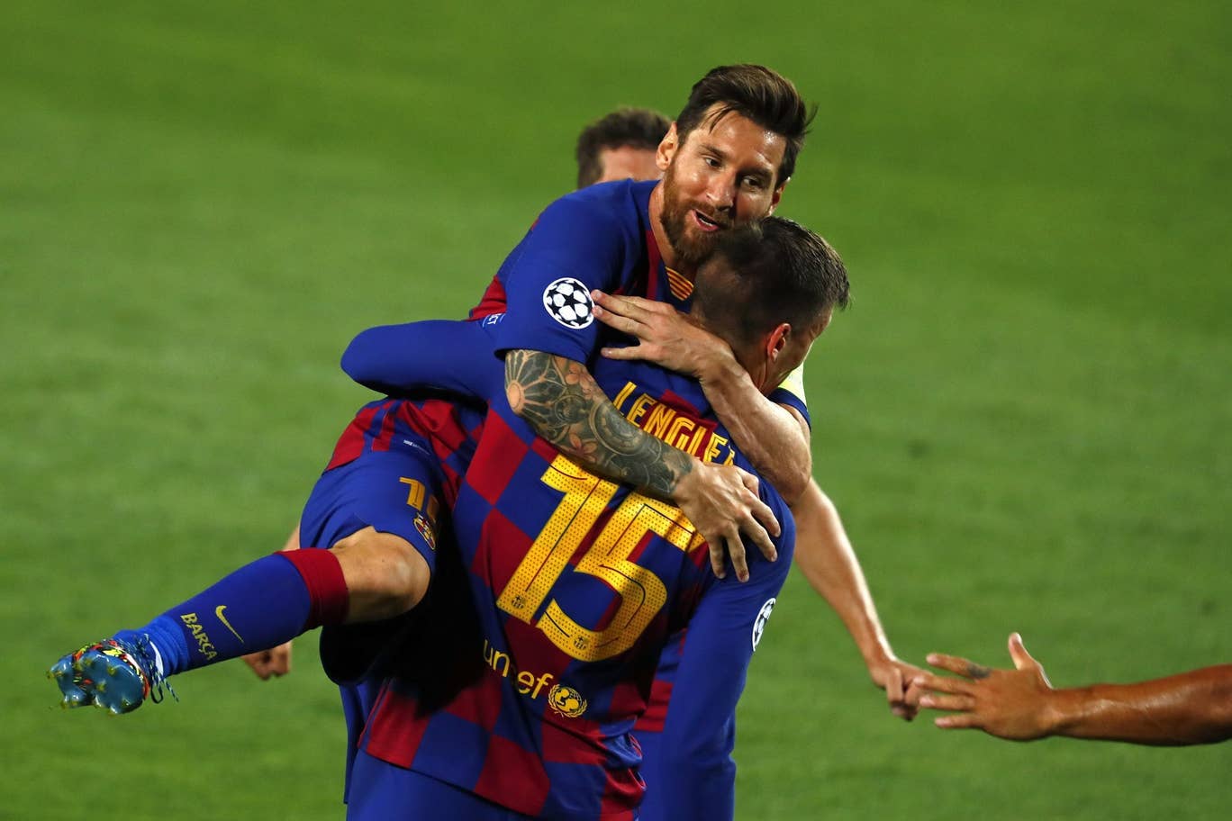 梅西欧冠1v5苏亚雷斯,梅西3-0利物浦