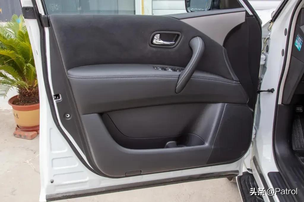 途乐5.6后排空间第二排放倒,途乐2023款阿曼达后排是什么样的