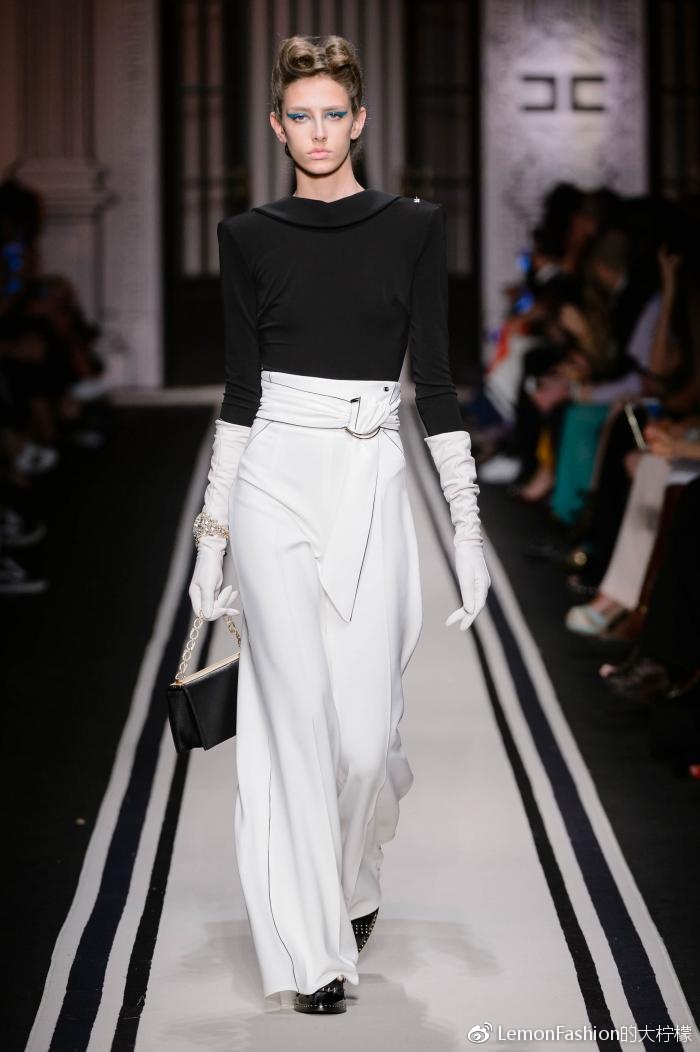 EF：名媛、女星、女高管们的寻寻觅觅