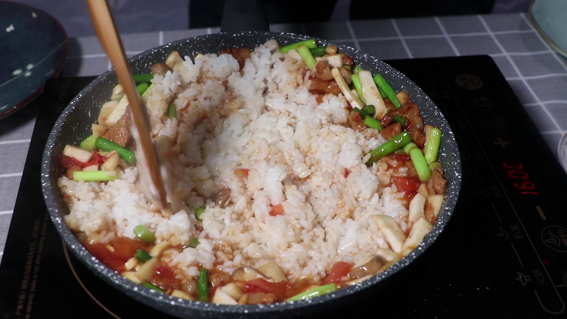 炒米饭怎么做好吃没有蛋,怎么炒米饭好吃不腻