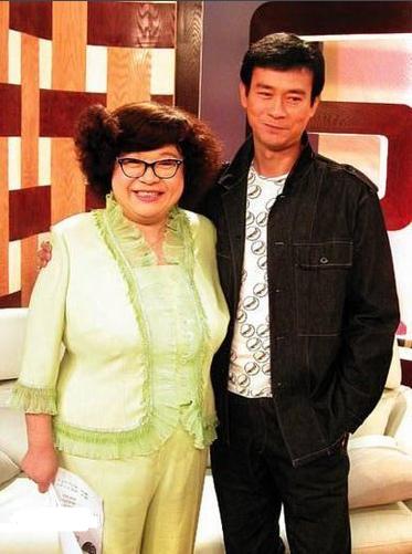 肥姐沈殿霞葬礼女儿现场直播,肥姐沈殿霞年轻照片