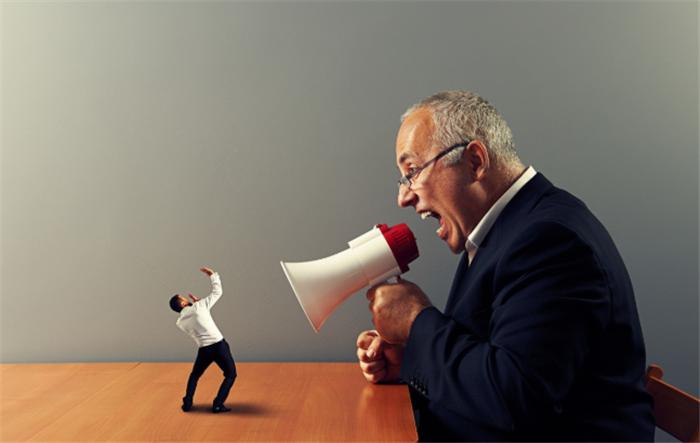 面试官一根针掉进大海怎么办,面试官将牛奶倒进大海怎么拿回来