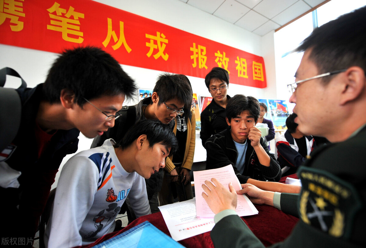 女大学生当兵的条件和要求2021年,2023年大学生当兵的优势