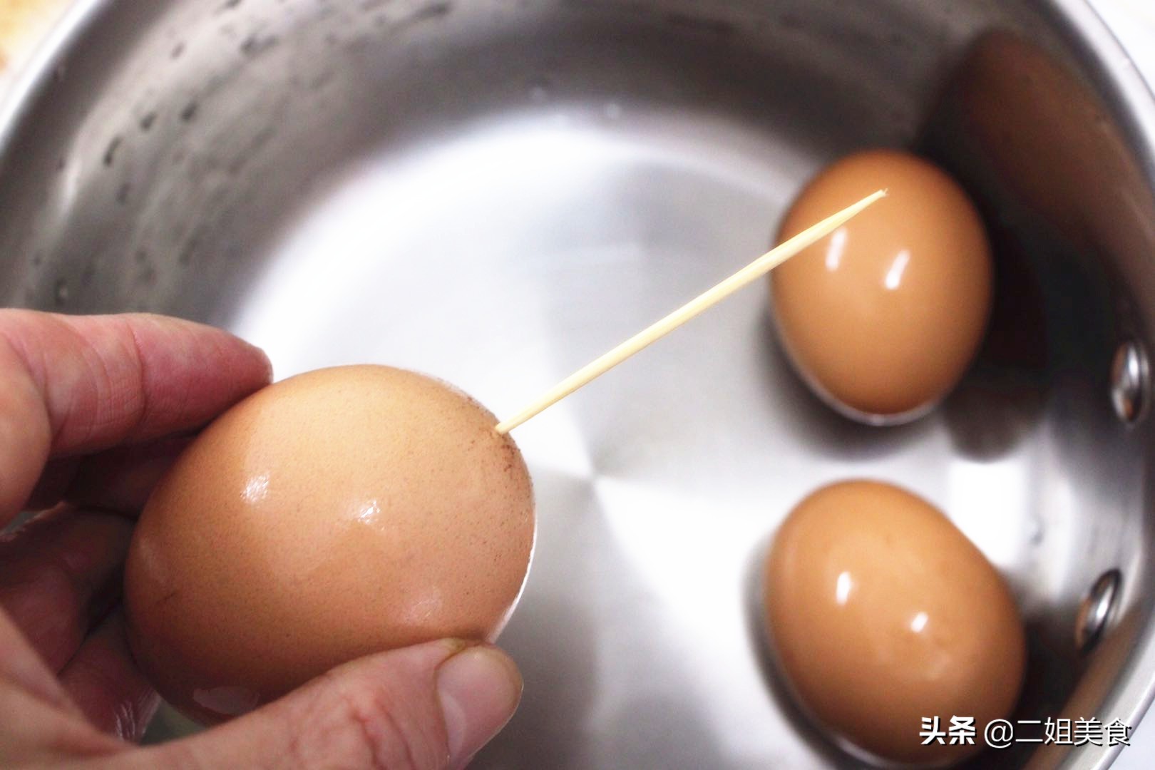 煮鸡蛋怎样剥皮不烂,煮鸡蛋不破裂又容易剥皮的好方法