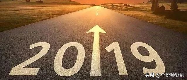 只想务农李子柒，发明无用手工耿…“不务正业”的人为何都暴富了