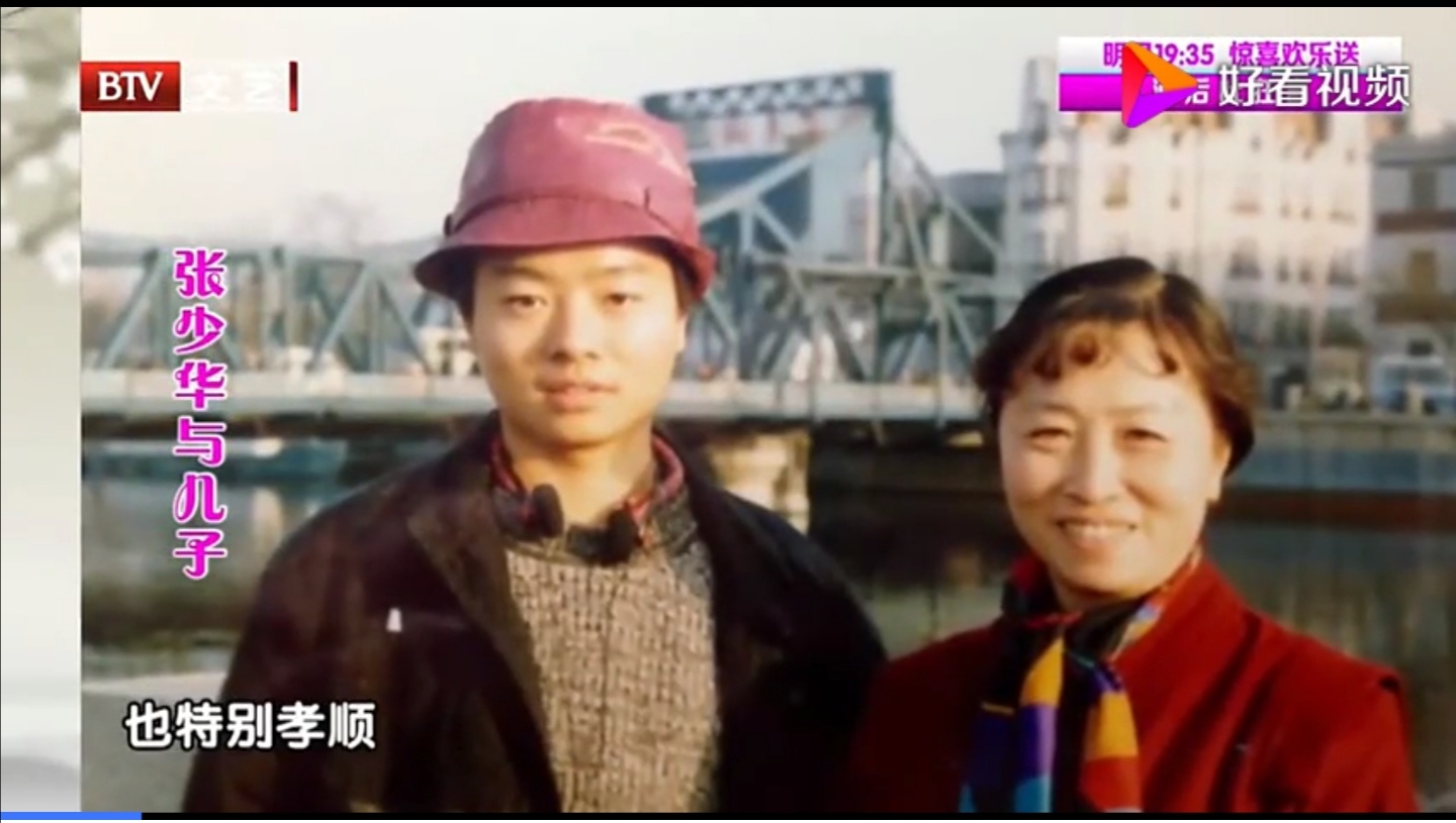 3岁丧父46岁开始演戏，缝完12针，绑腹带坚持拍戏，住40平米蜗居