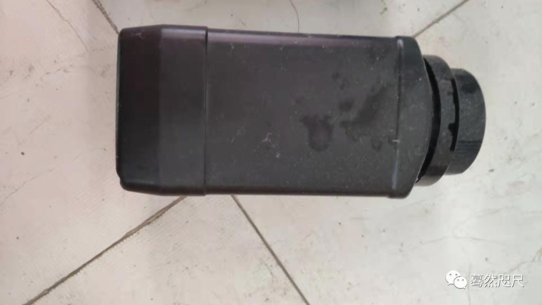 d76黑白胶卷冲洗经验,暗房洗胶卷用什么颜色灯