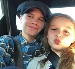 幸福快乐一家人20张照片,幸福一家人庆祝生日