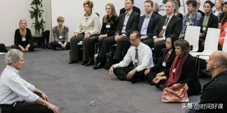 宅家30天才明白：成年人最稀缺的安全感，不是钱给的