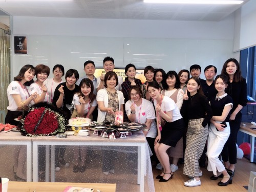 英孚教育庆祝微笑服务月为优质服务打造高光时刻