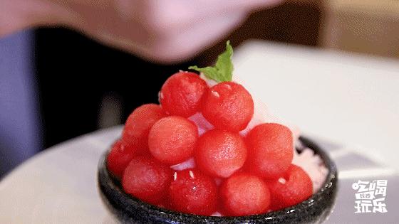 夏天必做必吃的美食冰镇西瓜,夏天最适合吃的西瓜美食