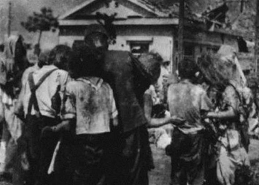 双枪老太婆沦为女匪，*杀虐**我军代表，毛主席特批枪毙并善待其后人